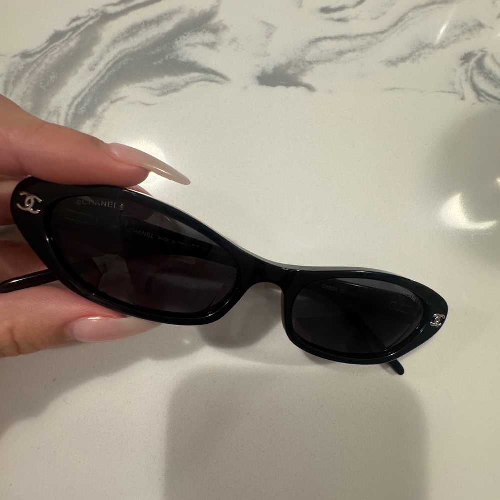 CHANEL Sleek Black Sunglasses